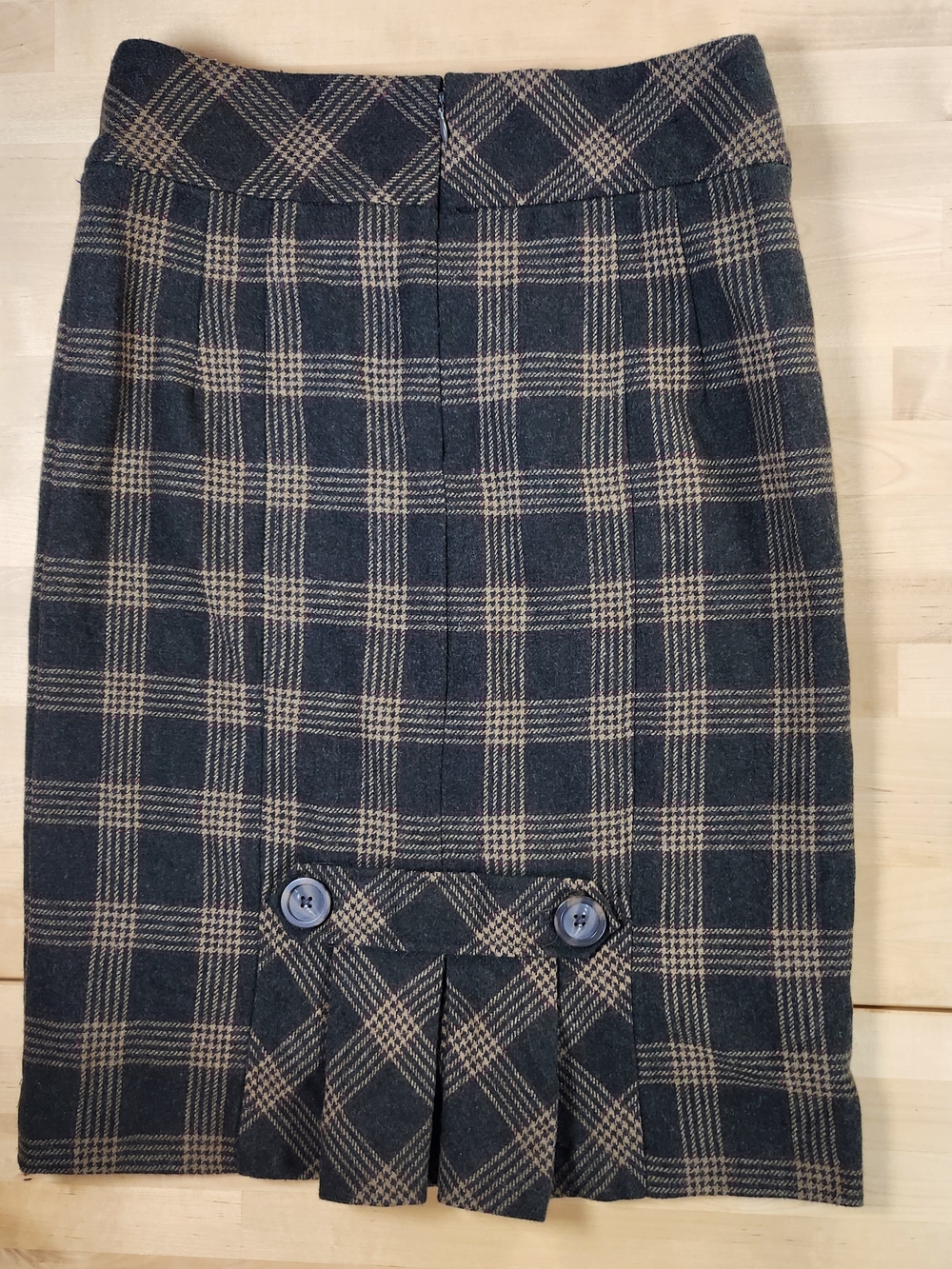 Banana Republic Wool-Blend Kick Pleat Olive Plaid Pencil Skirt - Picture 10 of 10